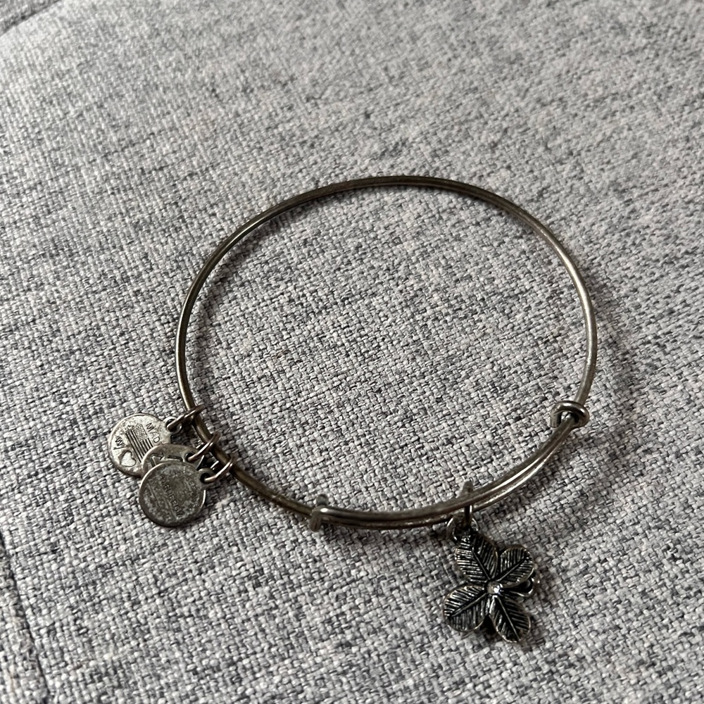 Alex & Ani Lucky Clover Charm Bracelet 🍀